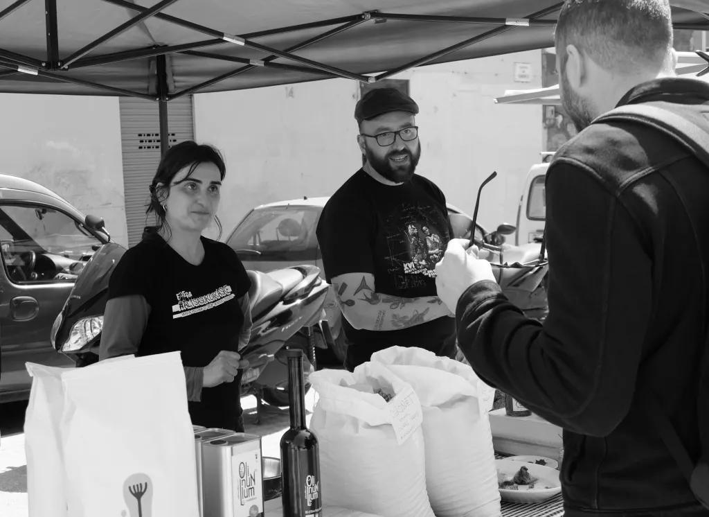 MercatVallcarca's tweet photo. #Gulpbite va venir a l'últim #MercatDePagès de #Vallcarca i han escrit una petita ressenya. Moltes gràcies per la difusió i ens veiem a la següent :)! https://t.co/NLnwkQlgkc [imatges de #Gulpbite: Forn de #CanBatlle, #FormatgeriaDeClua i @CuinaComu] https://t.co/6dq0uoUsFy