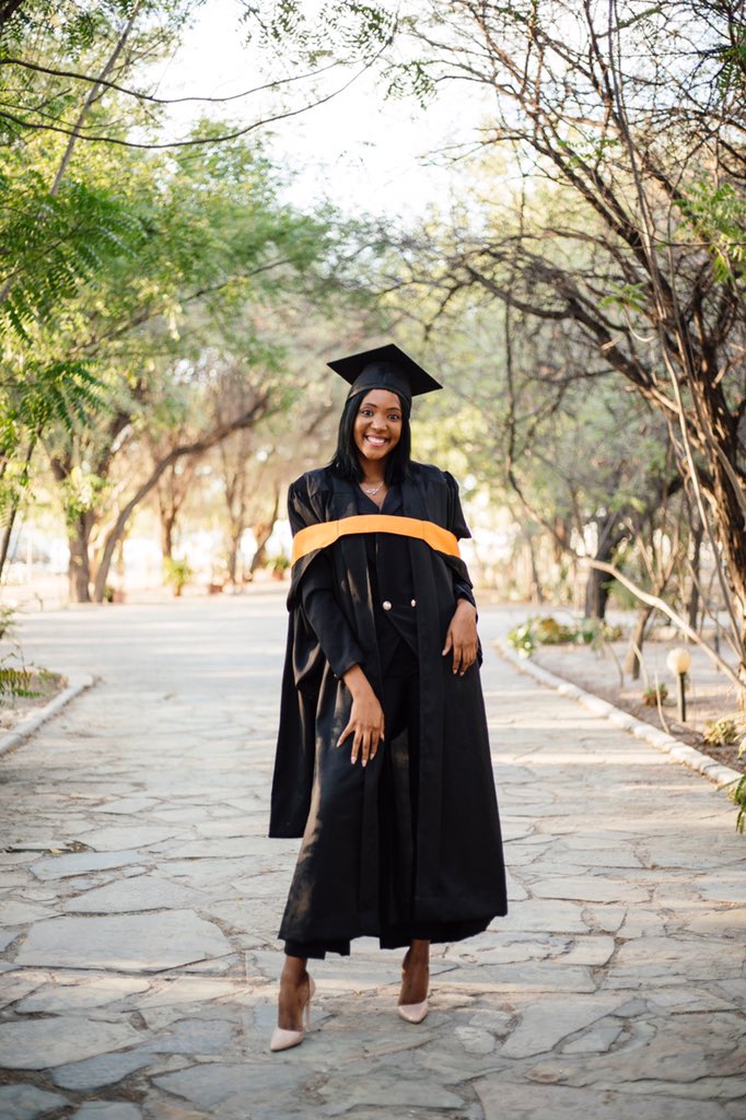 Aveshe15's tweet photo. The Civil Engineer Is Finally Hiyaaaa ππ½π₯°β₯οΈ Thank You Lord For Everything ππΎ
#UNAMGraduation2019
#DegreedAndHonored https://t.co/QRZWXAUN93