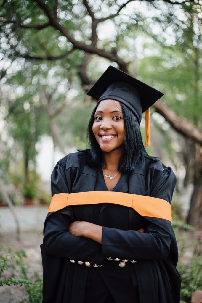 Aveshe15's tweet photo. The Civil Engineer Is Finally Hiyaaaa ππ½π₯°β₯οΈ Thank You Lord For Everything ππΎ
#UNAMGraduation2019
#DegreedAndHonored https://t.co/QRZWXAUN93