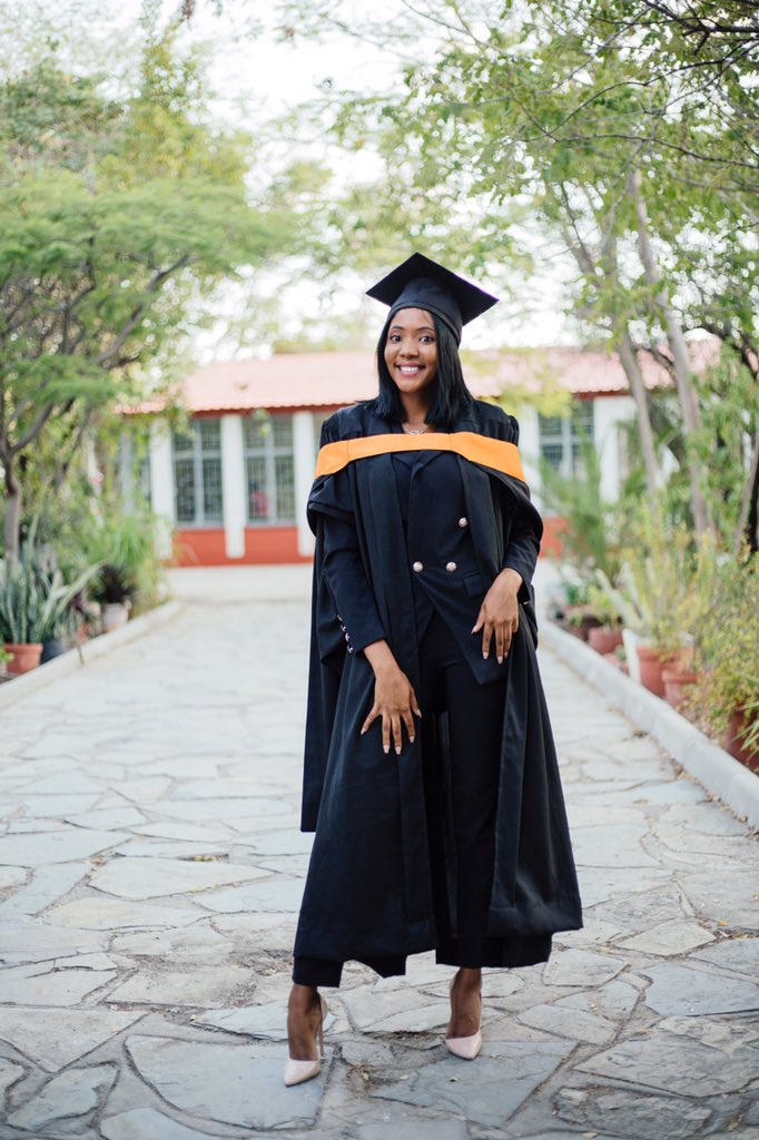 Aveshe15's tweet photo. The Civil Engineer Is Finally Hiyaaaa ππ½π₯°β₯οΈ Thank You Lord For Everything ππΎ
#UNAMGraduation2019
#DegreedAndHonored https://t.co/QRZWXAUN93
