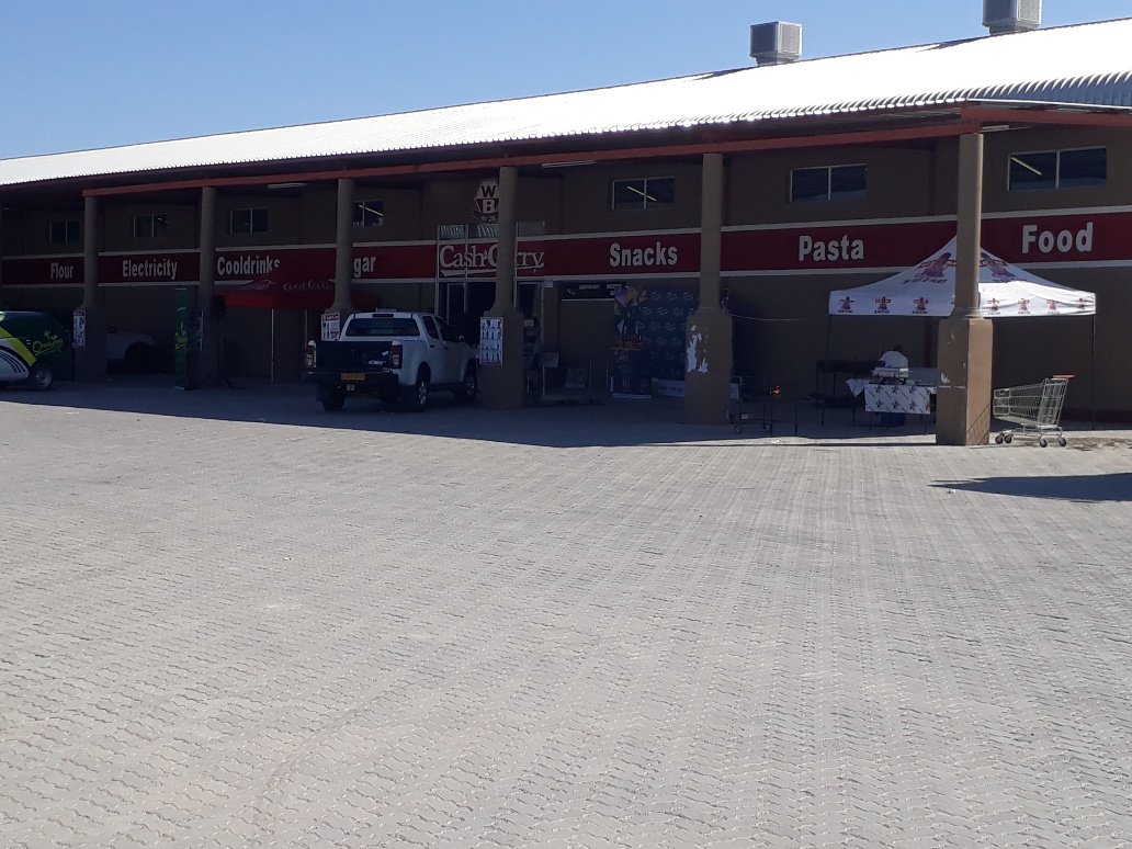 Meatco_Namibia's tweet photo. @Meatco_Namibia MeatMa at Okatana Woermann Brock earlier today in pictures. #Soupbones #Stewingbeef #Chakalakawors https://t.co/0l9Bg9BCQ4