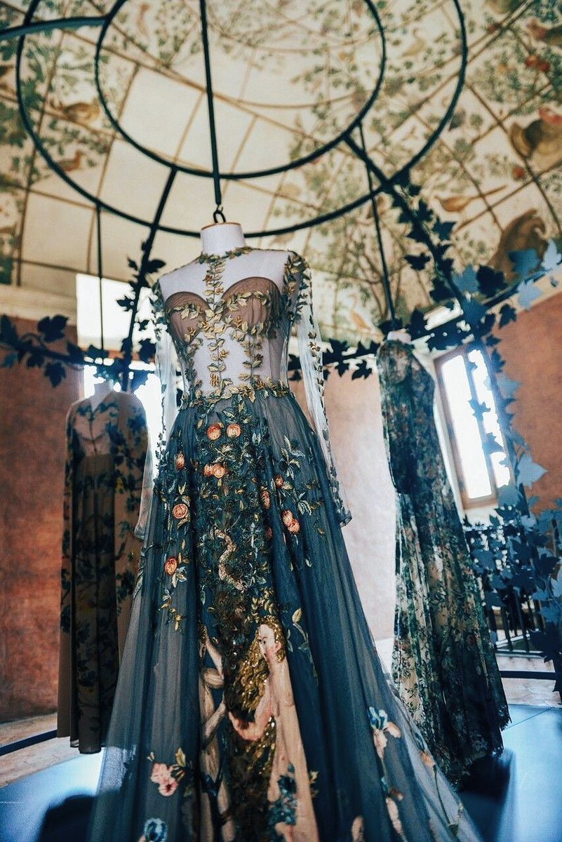 femmeduart's tweet photo. valentino couture https://t.co/ShsY0ItnXz
