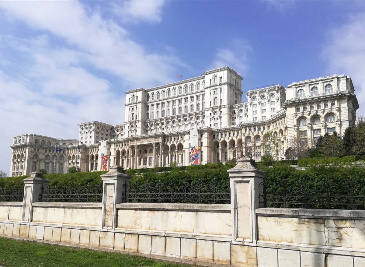 VagaBobTravel's tweet photo. #Bucharesti #Bucharest #Romania
#capitalcities #grandiose #palaceoftheparliament #parks #openairethnographicmuseum #ArculdeTriumf #oldtown https://t.co/FctF55y9Cv
