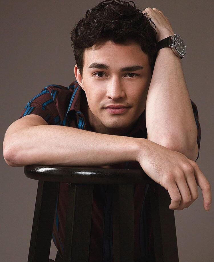 dobresdelena's tweet photo. apresento a vcs gavin leatherwood p responsável pelos meus surtos diários olha o tanto q esse macho é gato pqp queria pra mim https://t.co/jDKDe3IP7q