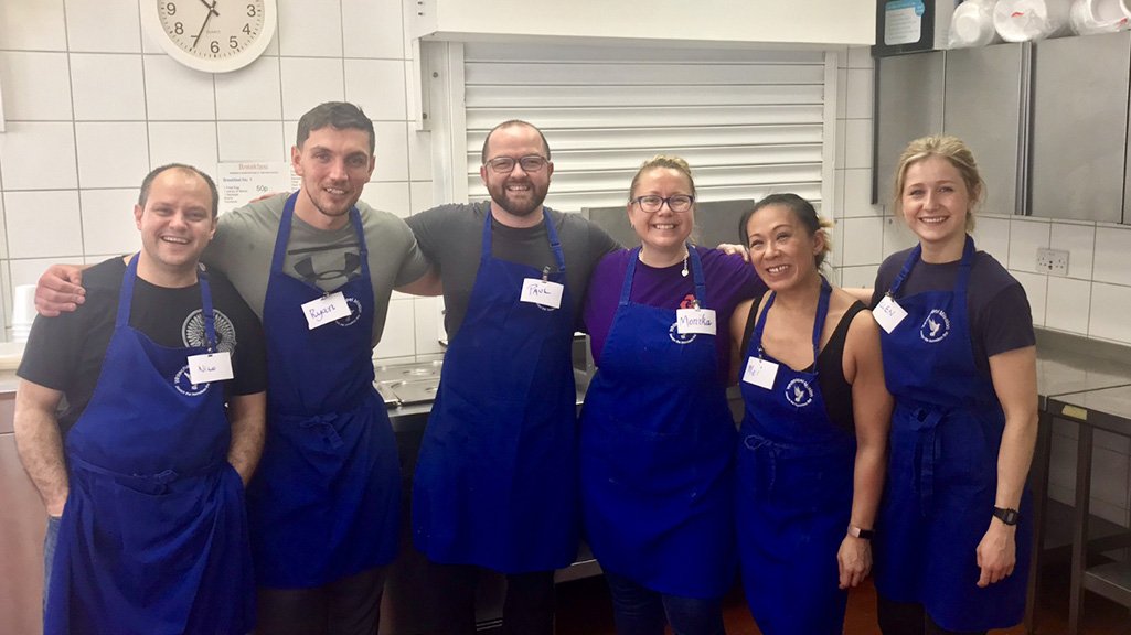 NatWest_CI's tweet photo. Our Technology team helped serve breakfast to around 300 homeless people @whitechapelmiss this morning. The team have been busy preparing food and drinks since 5.45am. https://t.co/xUhfU0jg9t
