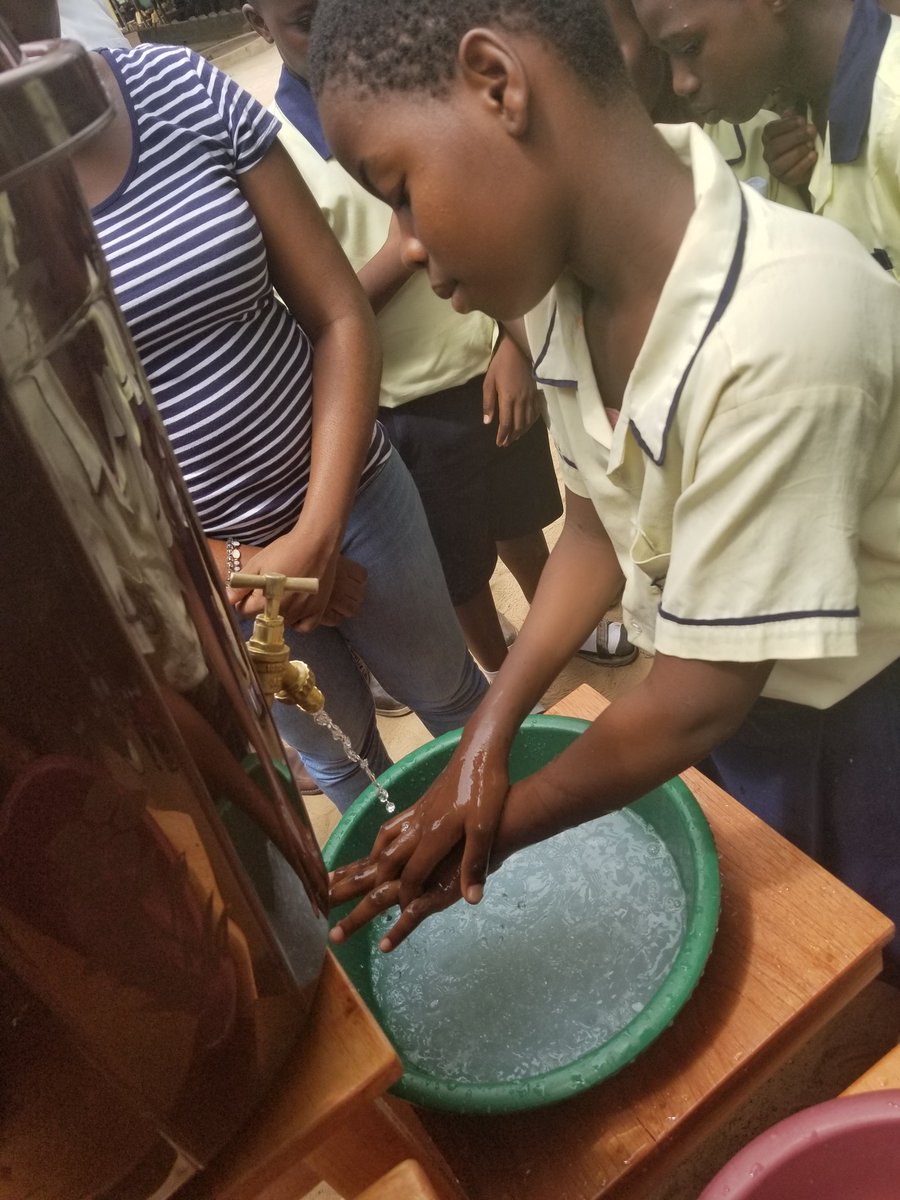 RotaractKNUST's tweet photo. Throwback to moments shared teaching kids about the essence of #handwashing and leaving them with a few gifts 

#RotaryBetheInspiration 
#ROTARACTKNUST 
#ROCKNUST 
#ThrowbackThursday
#RotaractThrowback
@rotaract https://t.co/985to9qn0c