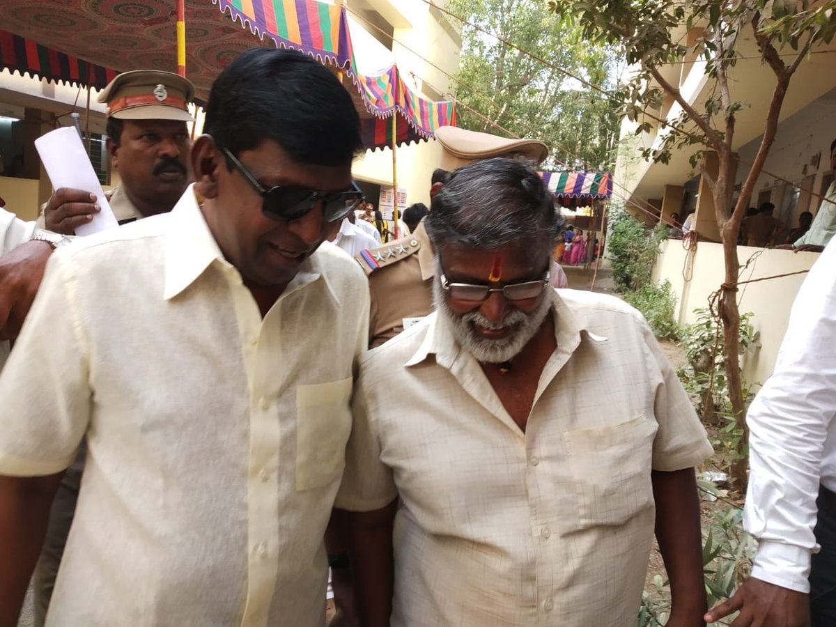 Ace Comedian Vadivelu Casted His Vote And Appreciated Youngsters About This Election 