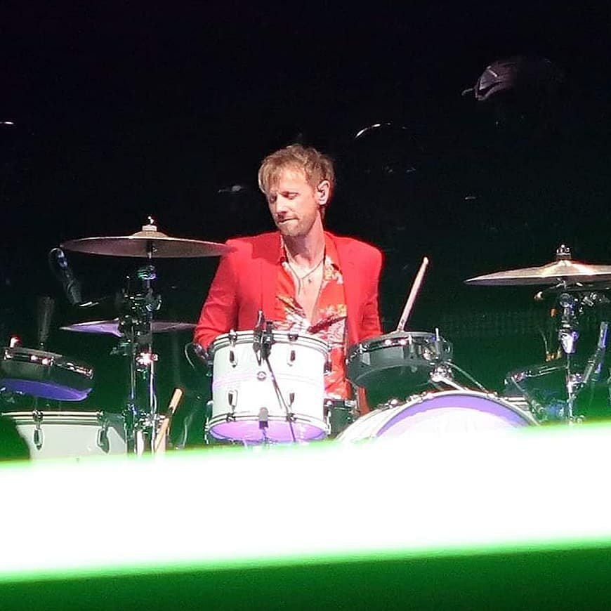 musephotos_'s tweet photo. #Repost @kendrybird
• • • • • •
@domhoward77 being fabulous in NYC 🤖👽🤖 #Muse #simulationtheory #glow #glowclothes #glowlife #aesthetic #bilighting #scifi #simulationtheoryworldtour #MattBellamy #DomHoward #chriswolstenholme #DigDown #concert #live #music #band #MSG https://t.co/6EWUr4aIVY