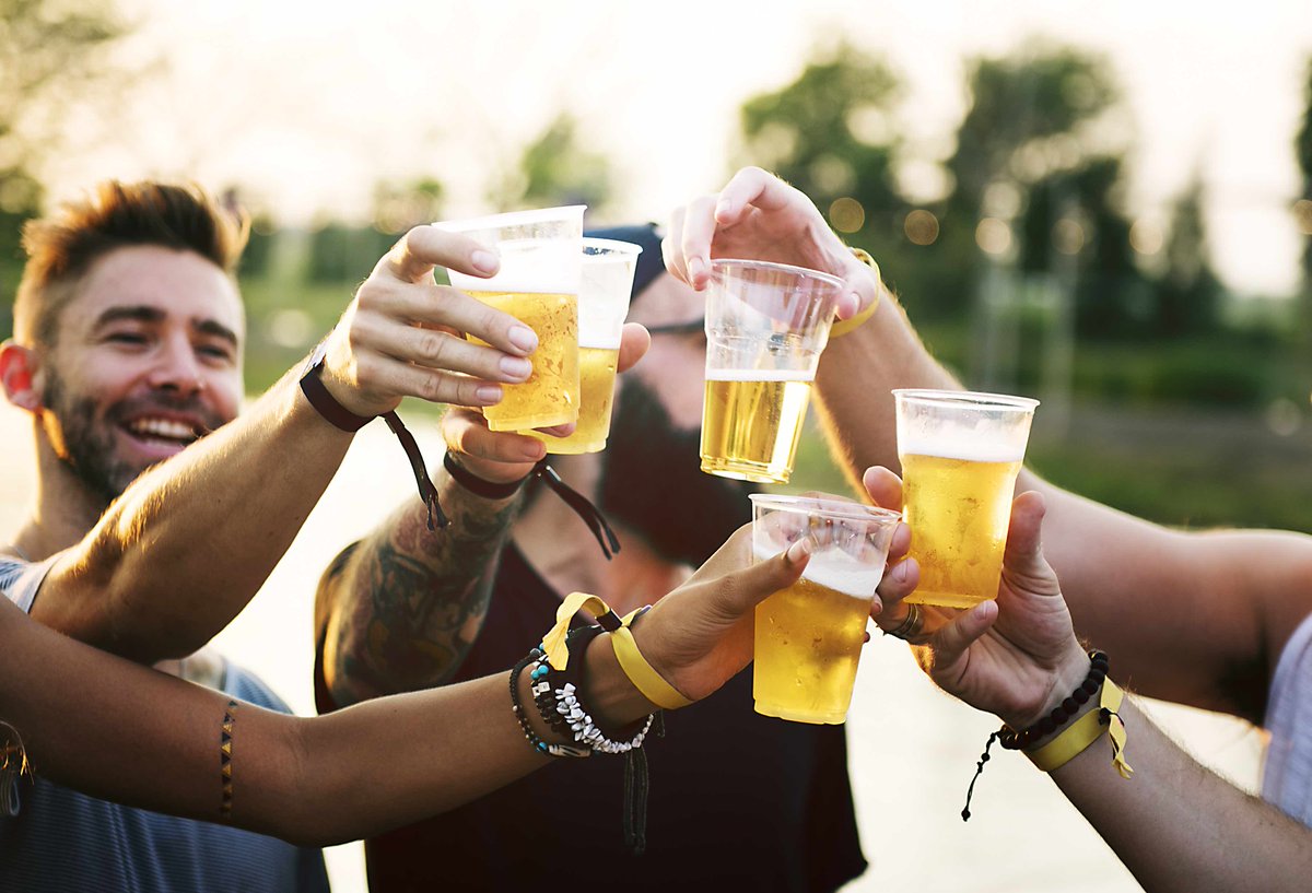 Coldtraila1's tweet photo. It's officially the #BankHolidayWeekend 🎉 We hope your beers are cold and the sun is hot ☀️ https://t.co/3WPibY0DA7