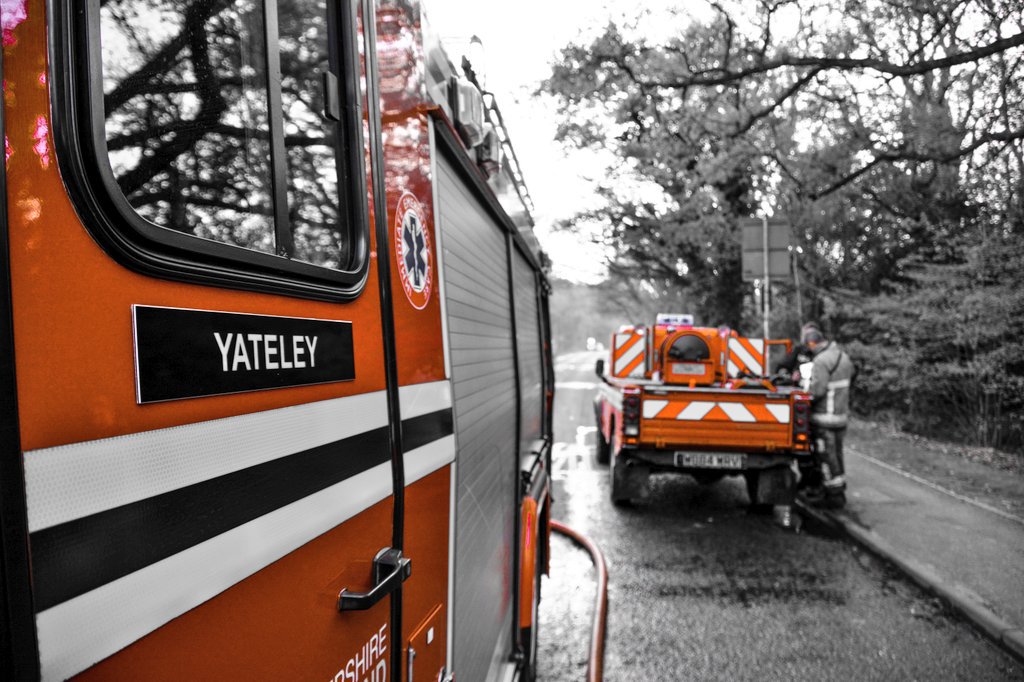 Firesnapper999's tweet photo. Live / Work in #Yateley? Want to learn new skills, make a difference & earn a salary? Ever thought of becoming an #OnCallFirefighter with @Hants_fire serving with team @Yateley14? Release your potential as a #CommunityFirefighter #OnCallFire #NeedMore https://t.co/Ii5OiQ7s8R https://t.co/mVv3LuioNF
