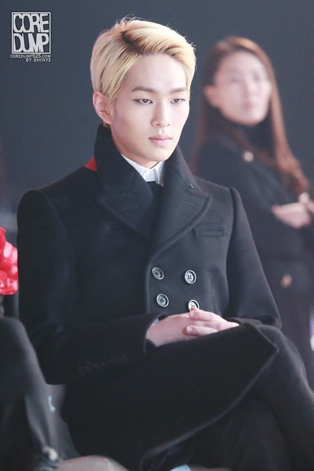 He looks like a mafia boss on this day 