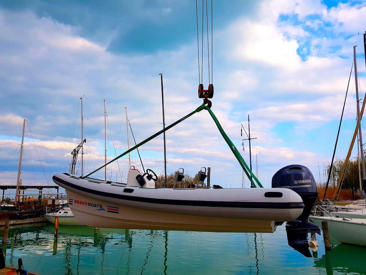 BoatsBravo's tweet photo. Surprise! Meet Our New Family Member! Ready to go! The white Bravo 6.0 with Yamaha outboard engine. #bravoboats #thenewgenerationrib #coachboat #supportboat #juryboat #pressboat #sailing #RIB #motorboat #yamaha #yamahamarine https://t.co/e3BCaGxQsE