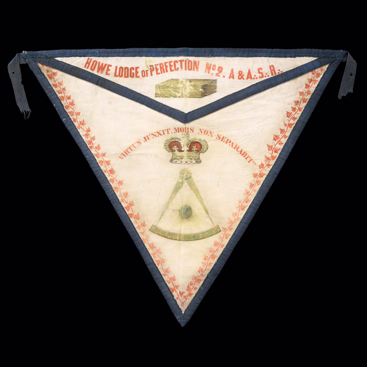 Porchway's tweet photo. RT MasonicMuseum: This triangular, mid-19th century, 14°, Lodge of Perfection, apron from Howe Lodge of Perfection No. 2 (Louisville, Kentucky) is made from lambskin and silk with painted decorations. #ArtifactThursday #ScottishRite #Freemasonry https://t.co/ZqFq3EHbRp #derbysh…