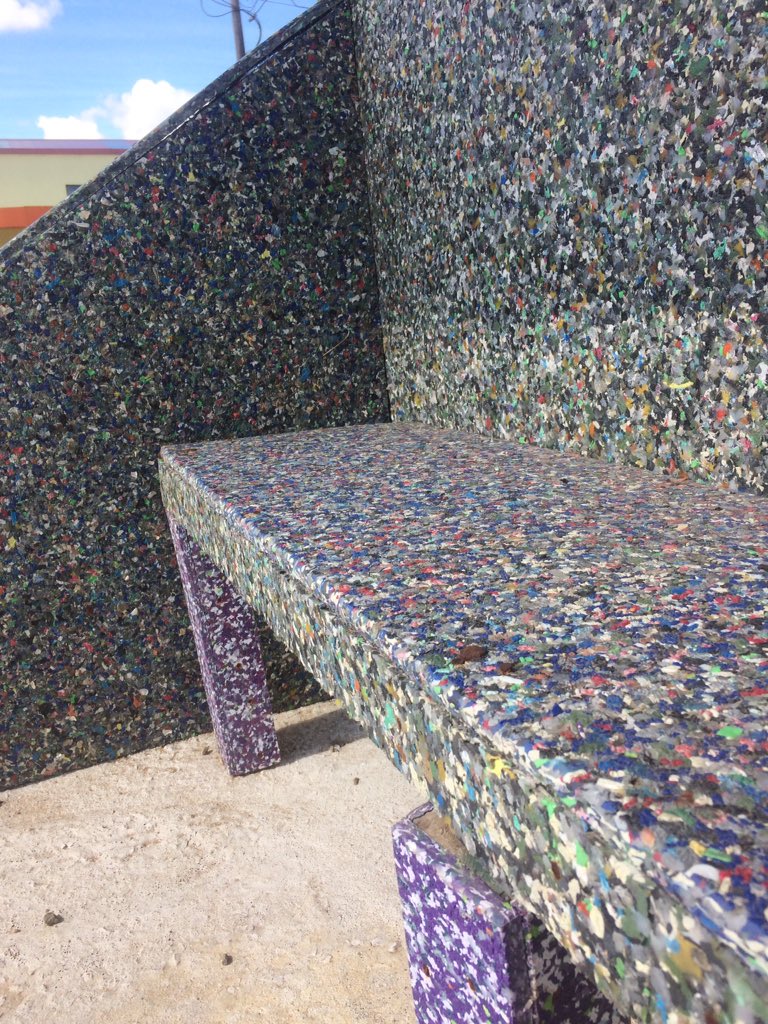 neestorrod's tweet photo. Este es un muy buen ejemplo de lo que se puede llegar a hacer con plástico reciclado. Proyectos de este tipo darían vuelta la jugada. https://t.co/bunA9DZjD0