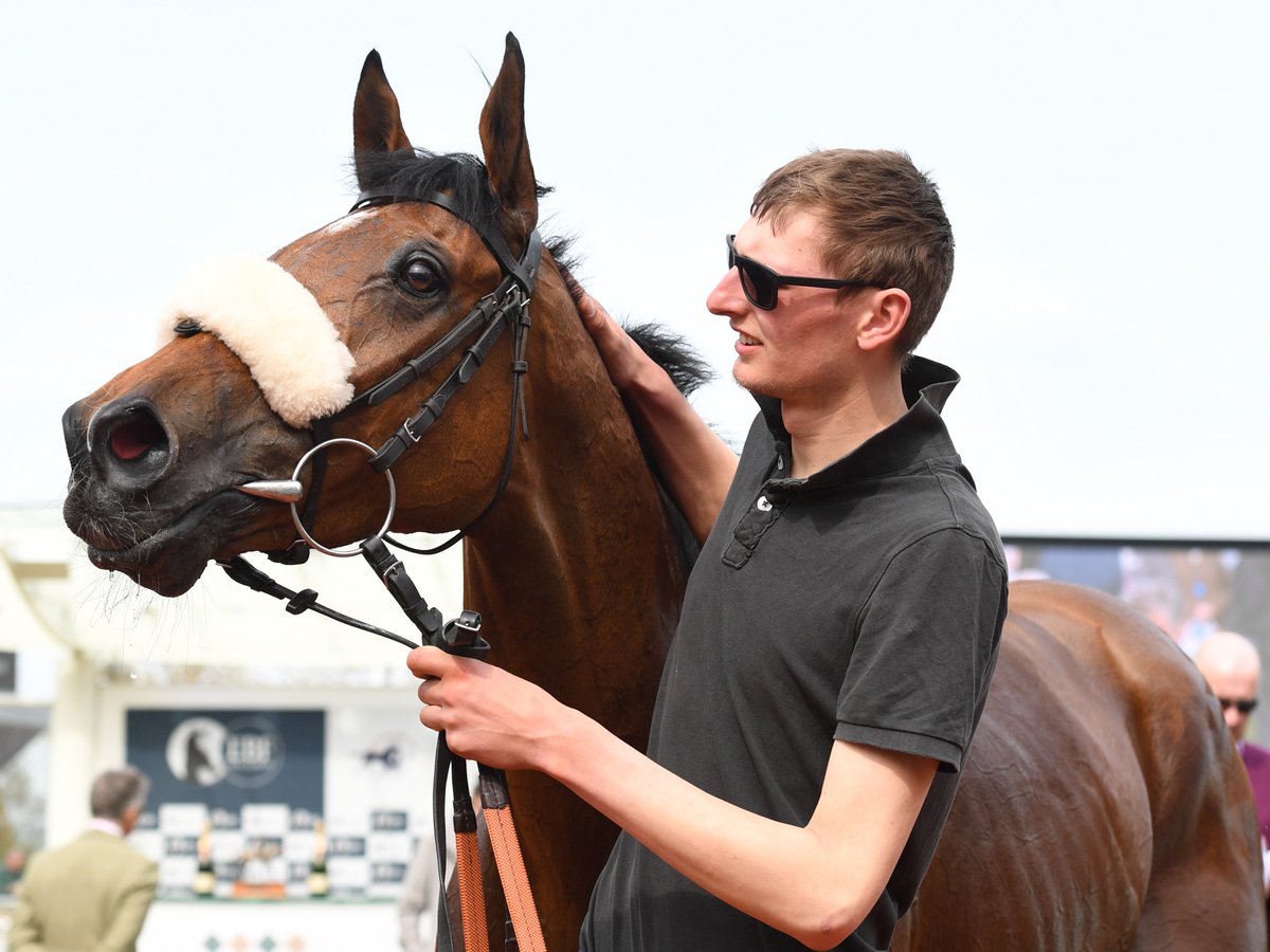 Why not take a look at the pictures from The April Meeting by Raceday photos! 
🏇 They are available to purchase here - racedayphotos.co.uk/-/galleries/ch…