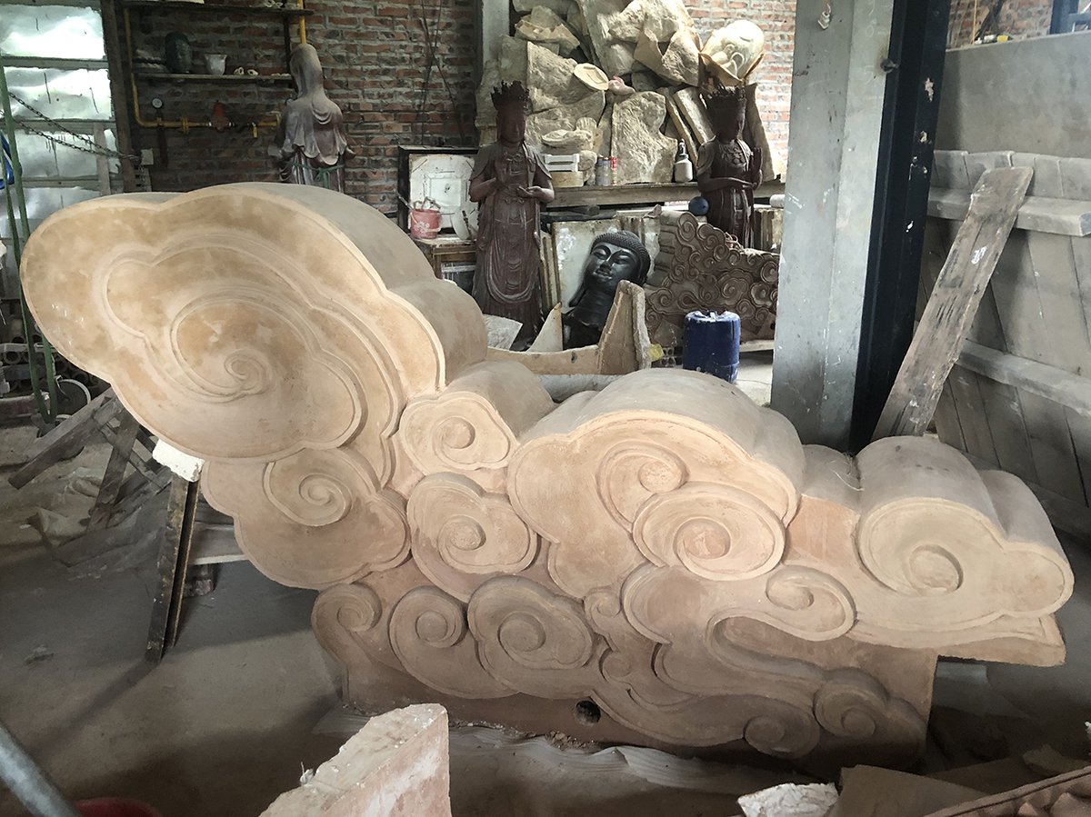 Demain Thu Van Tran nous enmene dans un parcours initiatique. L'artiste vietnamienne conçoit une proposition inédite animée par l’esprit des 82 tortues, sages gardiennes de l’héritage savant et poétique du Vietnam. 
Plus sur Slash ici : goo.gl/Ymihy8
@lecrédac