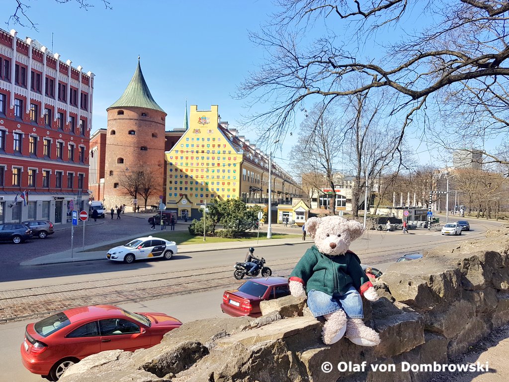 ttteddybear's tweet photo. The area of our hotel in #riga was really nice. And offered a great view towards #jacobsbarracks and #powdertower https://t.co/kJG49FCkAY