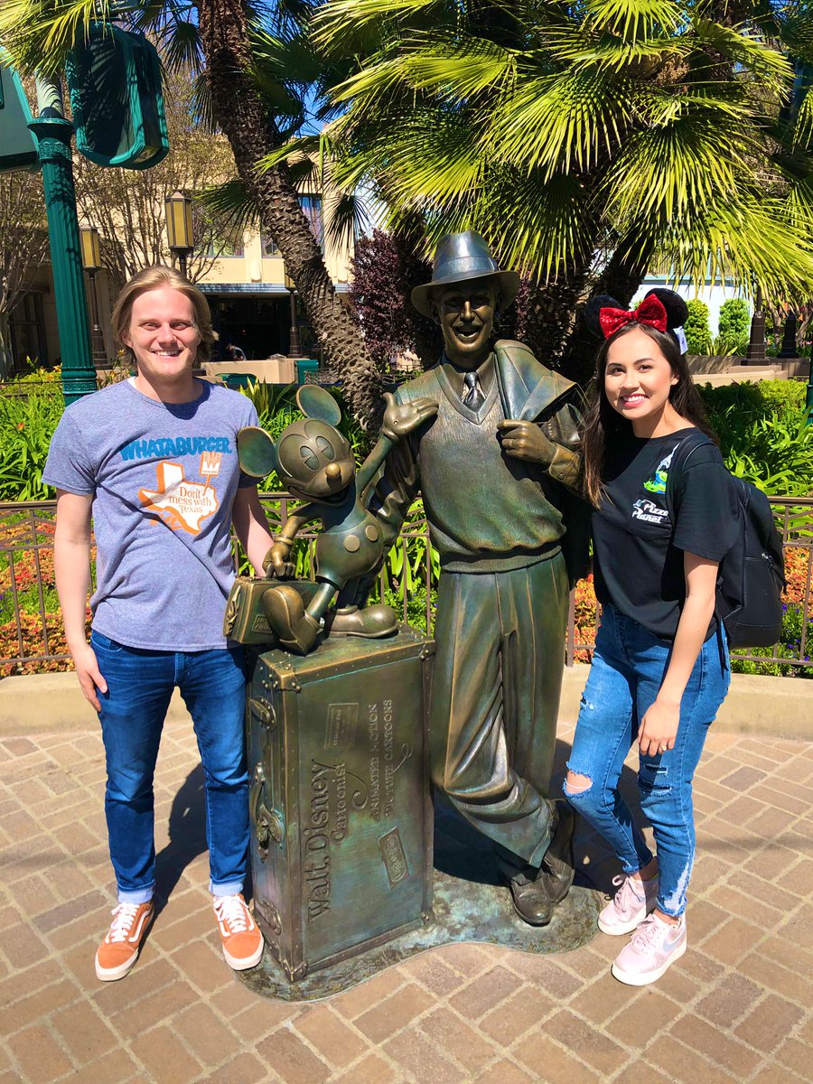 breargyle's tweet photo. happiest place on earth https://t.co/DAicJqLZ2T