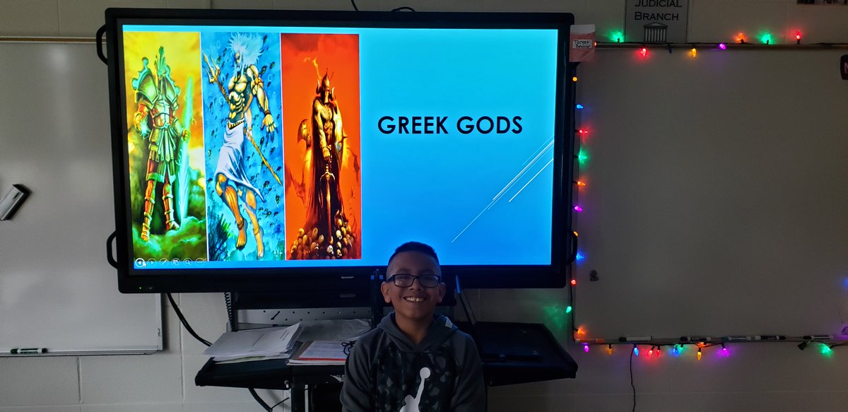 kw5huskies's tweet photo. It is always awesome when students want to share with their classmates things that they have been learning on their own. Students @kw5huskies  learned a lot from one of their classmates today! https://t.co/vJXhP0kBPL