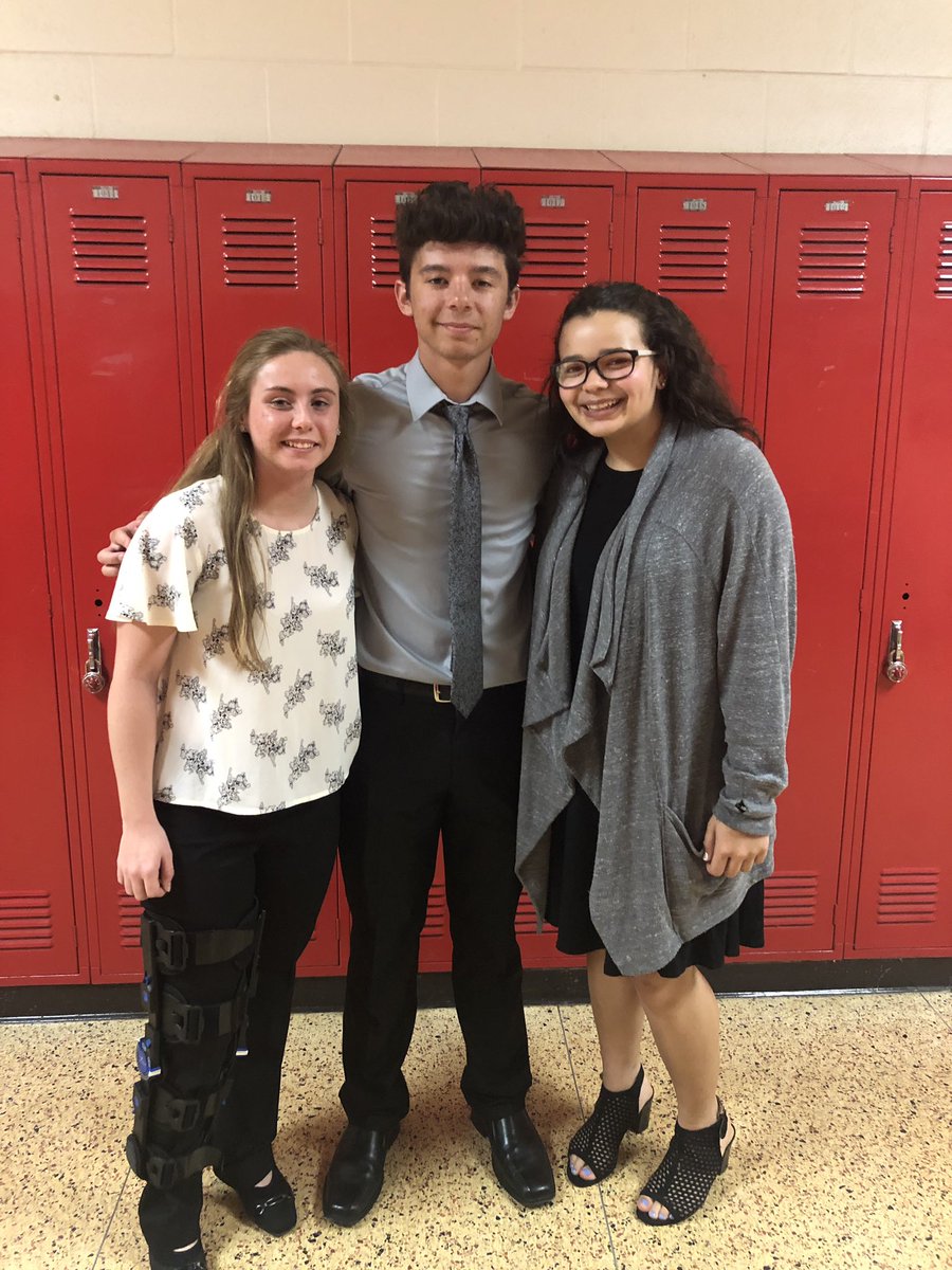 MrsLAnthony's tweet photo. My 4th hour presenters were Alexis Bergeron, Justin Defoe, and Adrianne Kirkendolph. SUCCESS is in their futures!! #seniorexit @SwartzCreekHS @swartz_creek https://t.co/tCZQLz4YGt
