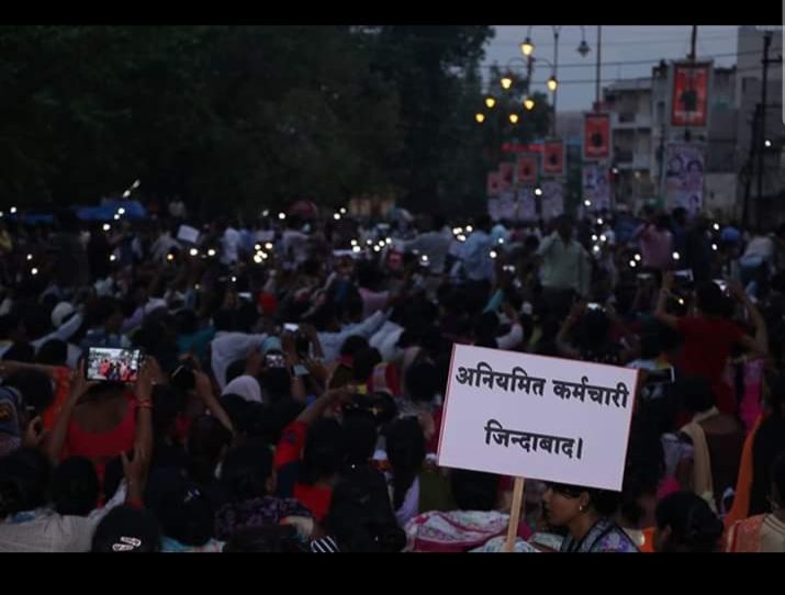ये जो सरकारें है संविदा,आउटसोर्सिंग,दैनिक वेतनभोगी प्रथा को जन्म बिना किसी दूरदर्शिता के दे दिए लेकिन लाखों कर्मचारियों के भविष्य को अधर में रख दिये आखिर कब होगा #Nyay कब पूर्ण होगी #niyamitikaran की मांग?180000 अनियमित कर्मचारी की मांग
<a href="/bhupeshbaghel/">Bhupesh Baghel</a> 
<a href="/TS_SinghDeo/">T S Singhdeo</a> 
<a href="/INCIndia/">Congress</a>