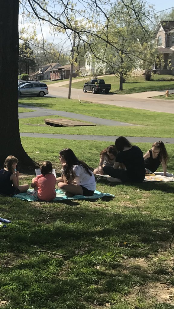 KEckerReading's tweet photo. Reading with family and friends, having fun playing literacy games, making bookmarks, and enjoying a beautiful day! #averypop #averyway #readingpicnic @MBrunoReading @108averyallstar https://t.co/EliZUOgbEM