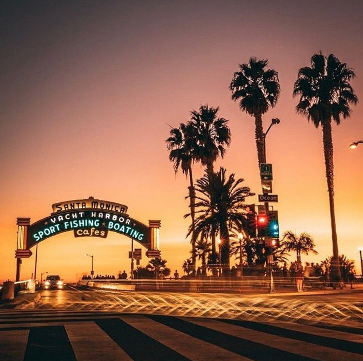 RobataBar's tweet photo. Postcard-worthy views just steps from our doorway π΄ Drop in for happy hour tonight then get some sunset snaps π
#RobataBar #happyhour #santamonicapier #santamonica #sunset https://t.co/CefBpAly3i