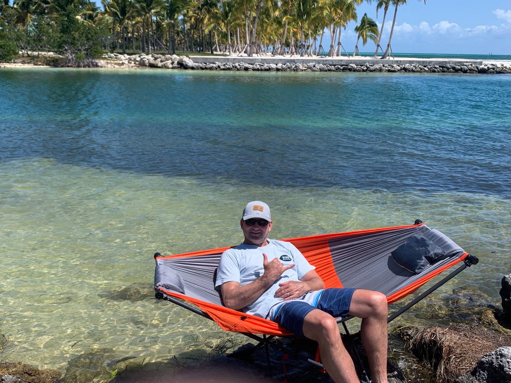 durable_goods's tweet photo. Loving this "day in the office"! Republic of Durable Goods co-founder, Jason Drew, doing some serious adventure napping with his family in the Florida Keys. Where will you Mock?
#ProductTestingisHardWork
#MockHappy
#adventurenap
#mockone https://t.co/EkACH91TSx