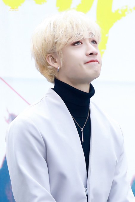V_ilyv's tweet photo. Por que en este mundo te esfuerzas tanto y al final te siguen menos preciando? Eres una increible persona, que te esfuerzas al 100 para cumplir tus sueños y quiero que en estos momentos te vuelvas más fuerte y sigas creciendo como persona

#WeLoveYouBangChan https://t.co/rQiEkJ5nYW
