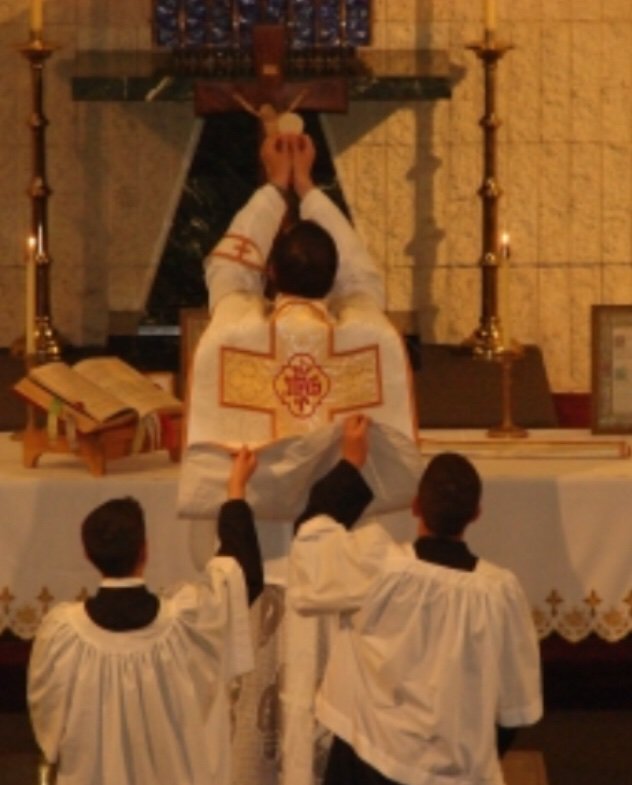 Mtherese11's tweet photo. Blessed Holy Thursday🙏
Birthday of the Priesthood 
Birthday of the Blessed Sacrament
#PrayForHolyPriests 🙏 https://t.co/6CtQRsKass