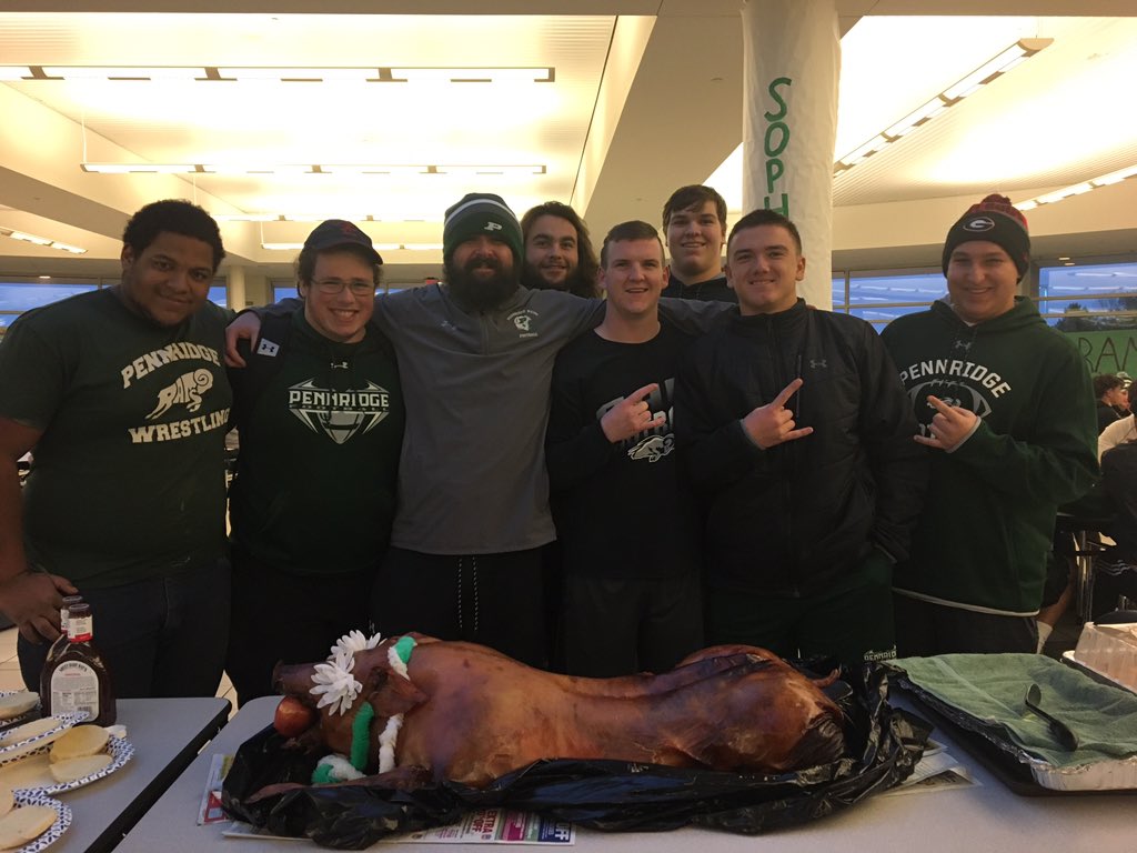 MikeKantor3's tweet photo. Linemen appreciation day. Here’s to one of the best https://t.co/qRSmeVyKz8