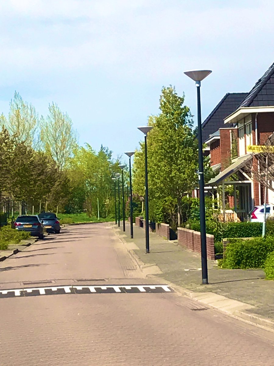 LICHT_MEER's tweet photo. First impression van het verduurzamen van de #openbareverlichting in @gem_ijsselstein Nieuw licht, nieuwe beleving. Werkzaamheden worden in opdracht van @CityTec uitgevoerd. https://t.co/RS9REKGeLj