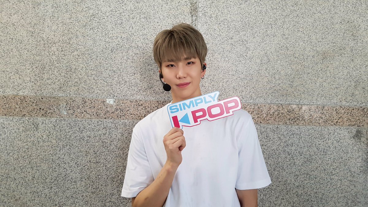 GreatguysA's tweet photo. @GreatGuys_twt ¡¡¡Hoy en SIMPLY KPOP!!! Fue el día de la grabación :), muchas gracias Grace por venir de tan lejos y apoyarme :), ¡¡todos deben de tener cuidado!!
¡se emitirá el viernes 19 de abril a las 1pm! :) ♥ https://t.co/JqwDBE1tIt