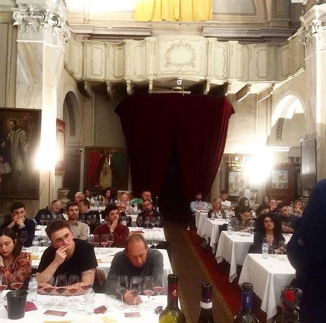 Lead a tasting in a church ⛪: done ✔️
(The church is deconsecrated)
Thanks to Erca association that believe in making something different in the name of cultural tradition. Thanks also to Enoteca del Nizza for the support. We tasted some rare varieti… bit.ly/2UJmEBT