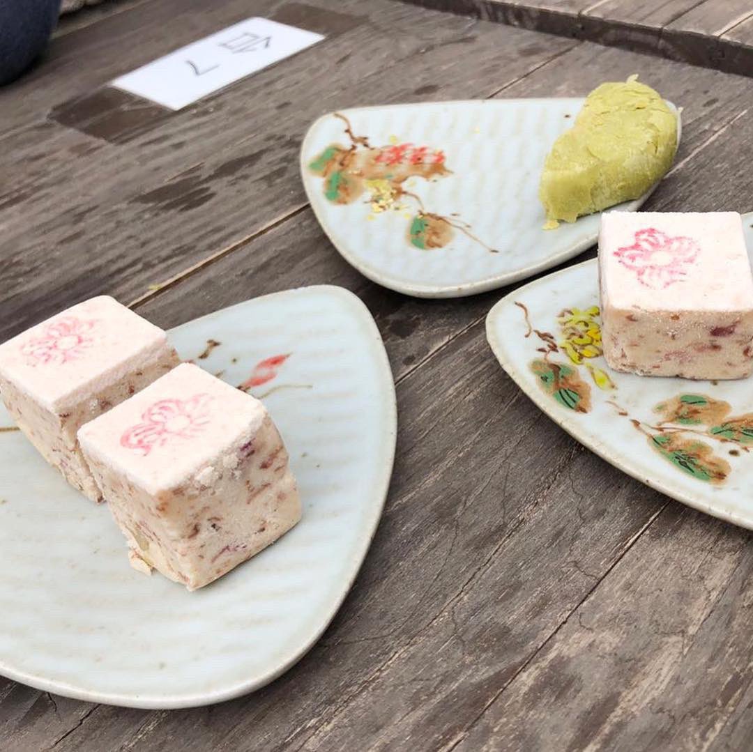 DrLuHealing's tweet photo. Enjoying a sweet treat in Beijing, China! #greentea #beijing #china #sweets #yum #snack #meigui #cake https://t.co/nn2nrnan19
