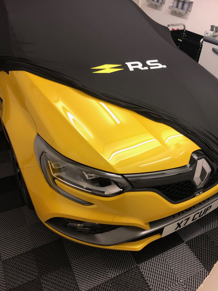 Fanatical_Andy's tweet photo. Long weekend ahead! 🙌🏻 Almost time to come out and play 🏆😀 #RSspirit #meganerstrophy #renaultsport https://t.co/cpW0lbhNON