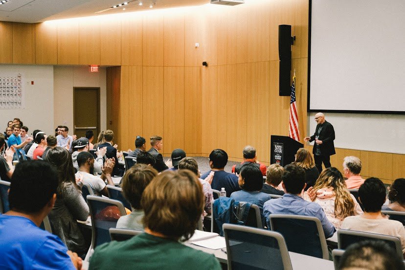 uta_yaf's tweet photo. Once again we would like to thank @utarlington @UTA_STUGOV &amp; @yaf for giving us the opportunity to host @andrewklavan on our campus. It was a great event and definitely had people talking! #YAFonCampus https://t.co/l6jsylkyv5