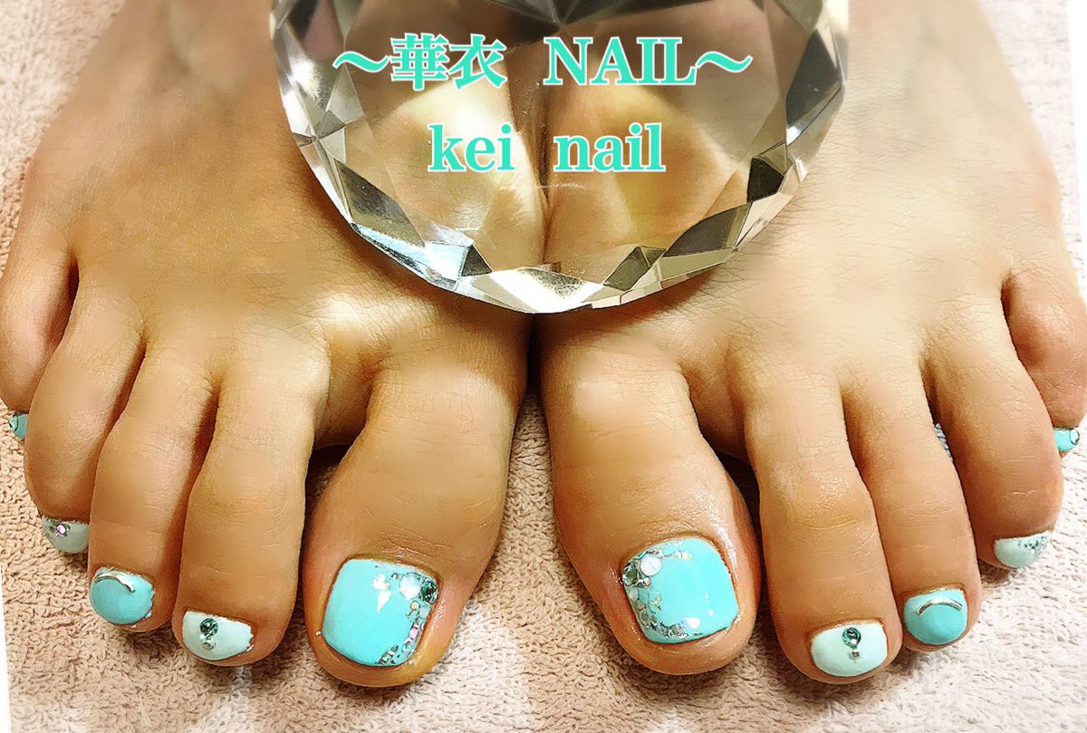 2tightKeiko's tweet photo. 今日のご機嫌ぷりんとฅ՞•ﻌ•՞ฅﾜﾝ♥、
#お客様フットネイル
そろそろフットネイルも楽しむ季節がやって来ますね💖
#エメラルドグリーンネイル
#キラキラネイル
#看板犬
#ポメラニアン
#ポメラニアン女の子 https://t.co/4bJ9HQSHMb