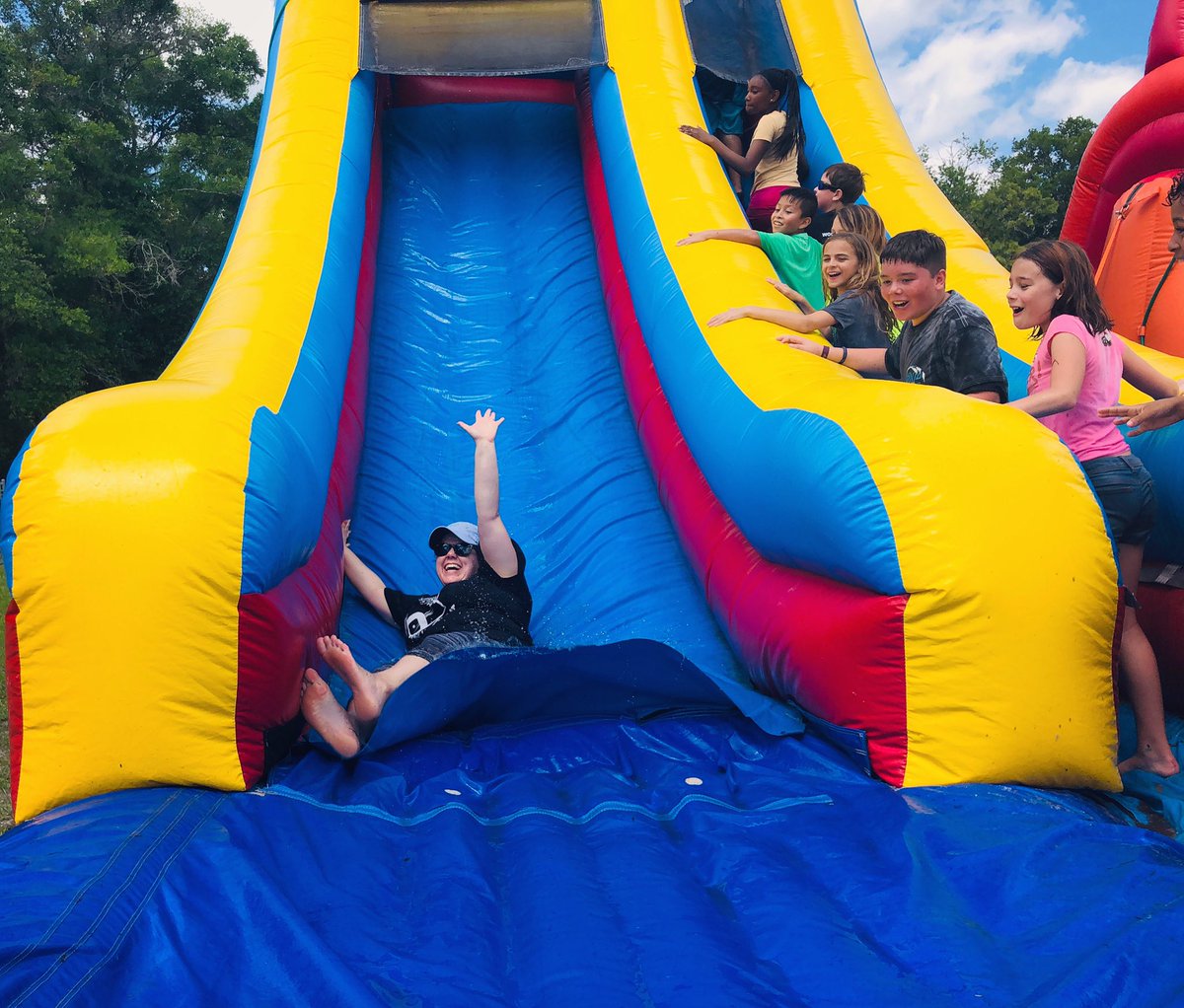 allisynbernard's tweet photo. Field Day 2019 ☀️ https://t.co/wroEOyLvN6