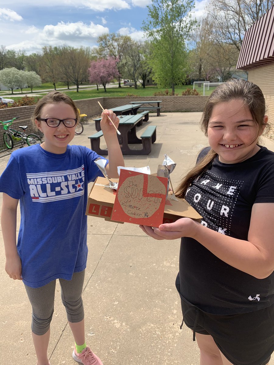 krizmandiana's tweet photo. #5thgrade engineers making #solarpowered ovens for snack time.  Thanks @LimestonePizza for the generous donation and encouraging #STEM in the classroom @usd497 @gloclex @MenaHillEdu @Jolea1215 #deerfield497 @KyleighAE #fifthgraderocks https://t.co/1OSyyrtPrK