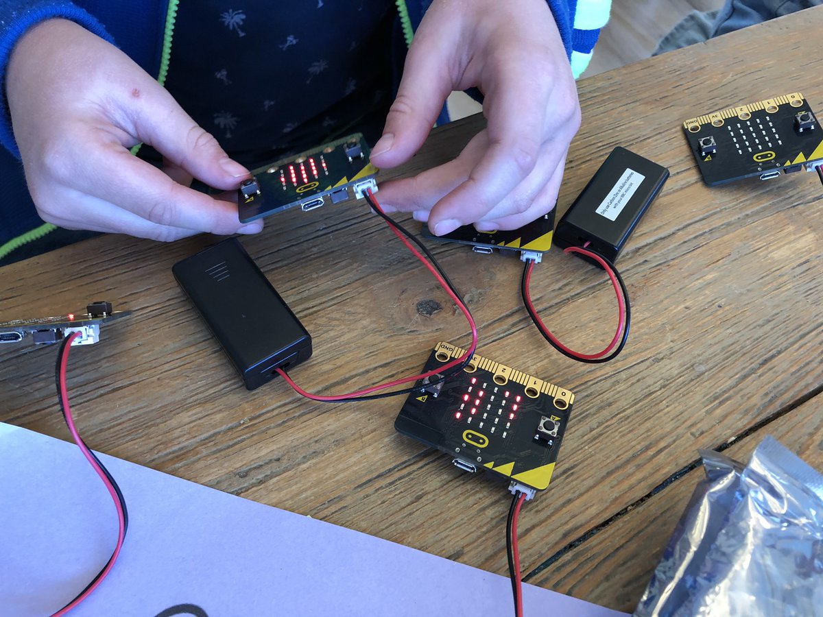 timvogt's tweet image. Weer een leuke workshop op de bso gedaan en workshops bij Deltion “robot besturen” #coding #born_to_code #thecoderebels