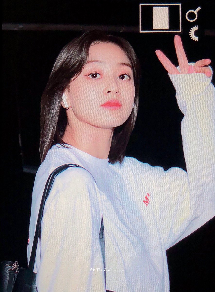 AtTheEnd21's tweet photo. 190418
#트와이스 #TWICE #지효 #Jihyo #ジヒョ

지효의 ✌🏻공격
??? : 효과는 굉장했다. https://t.co/Vck1IXEs2B