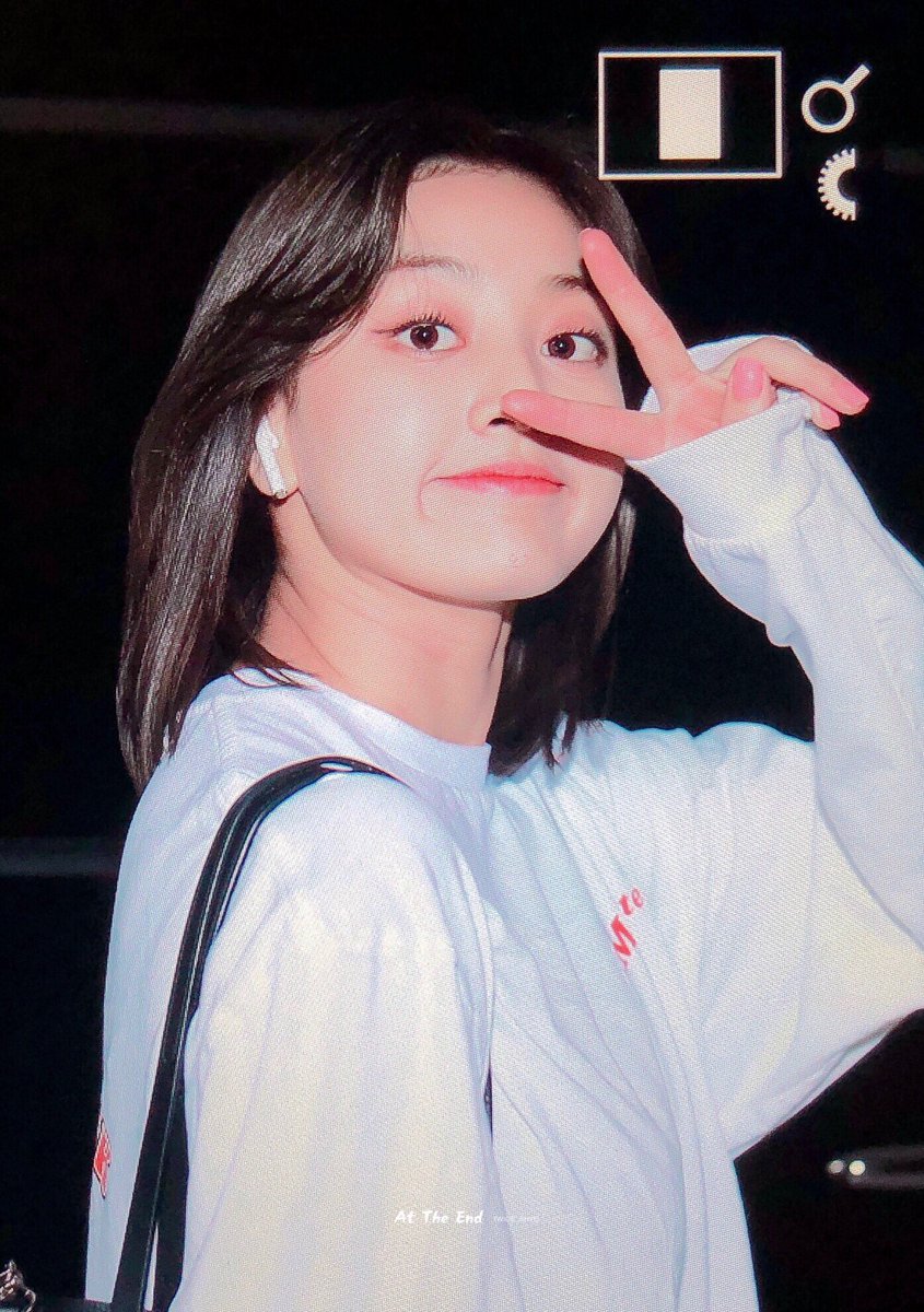 AtTheEnd21's tweet photo. 190418
#트와이스 #TWICE #지효 #Jihyo #ジヒョ

지효의 ✌🏻공격
??? : 효과는 굉장했다. https://t.co/Vck1IXEs2B