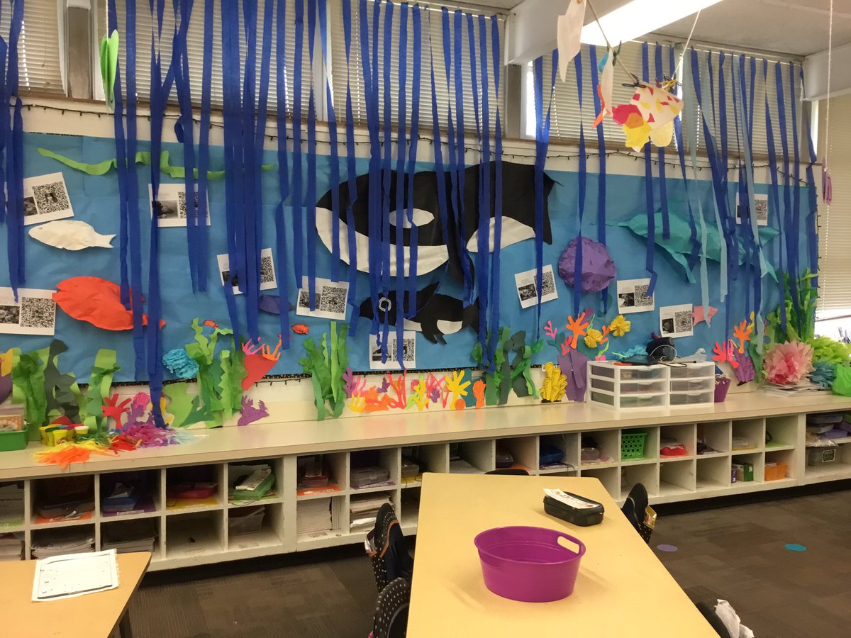 teachbleggett's tweet photo. Rosehill kindergarten classrooms transformed into the habitats they were studying. Students turned into tour guides as their families visited the exhibits. #highengagement #excitedstudents @rocketkinders @nullkinder @ms_lair https://t.co/63FeSSKsmW