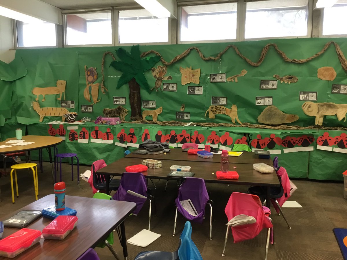 teachbleggett's tweet photo. Rosehill kindergarten classrooms transformed into the habitats they were studying. Students turned into tour guides as their families visited the exhibits. #highengagement #excitedstudents @rocketkinders @nullkinder @ms_lair https://t.co/63FeSSKsmW