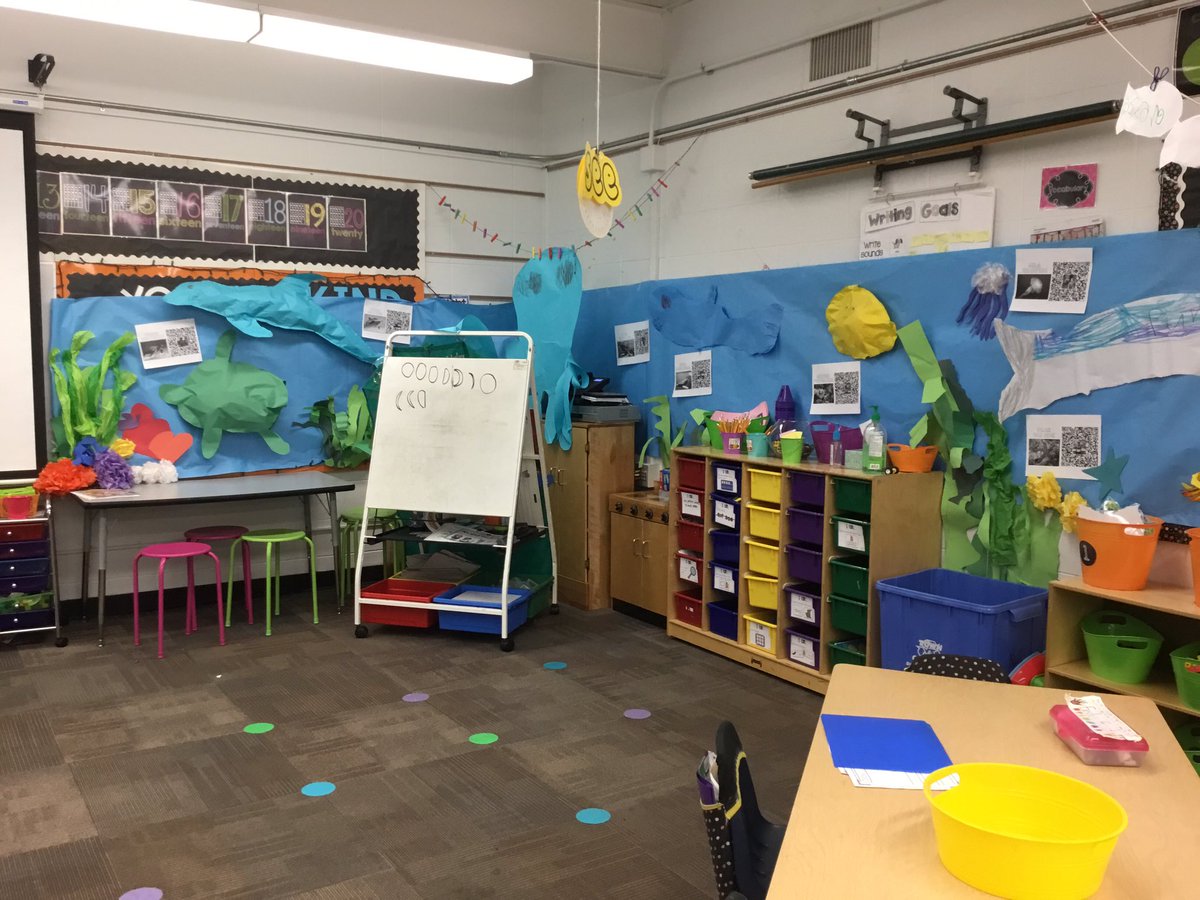 teachbleggett's tweet photo. Rosehill kindergarten classrooms transformed into the habitats they were studying. Students turned into tour guides as their families visited the exhibits. #highengagement #excitedstudents @rocketkinders @nullkinder @ms_lair https://t.co/63FeSSKsmW