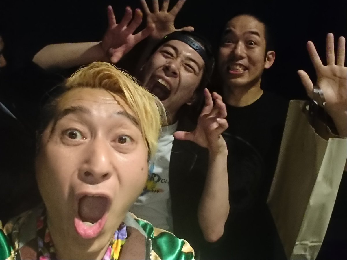 Yonetsuka's tweet photo. ATTの8年ぶりの舞台公演お疲れ様でした( ̄^ ̄)/!紋吉さんも常光さんも21日迄怪我なく頑張って♪
#attlive
#高田紋吉
#常光博武
#特殊メイク
#造形
#ハウンテッド
#米塚
#yonetaro https://t.co/1jgdpy9DXO