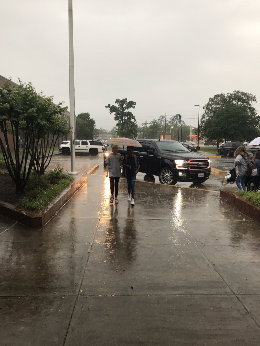KlebCheer's tweet photo. So proud of some of our cheerleaders this morning! They are putting others first and helping our students out of their cars. #cheerasone #KLEB https://t.co/plxqyxLXOQ