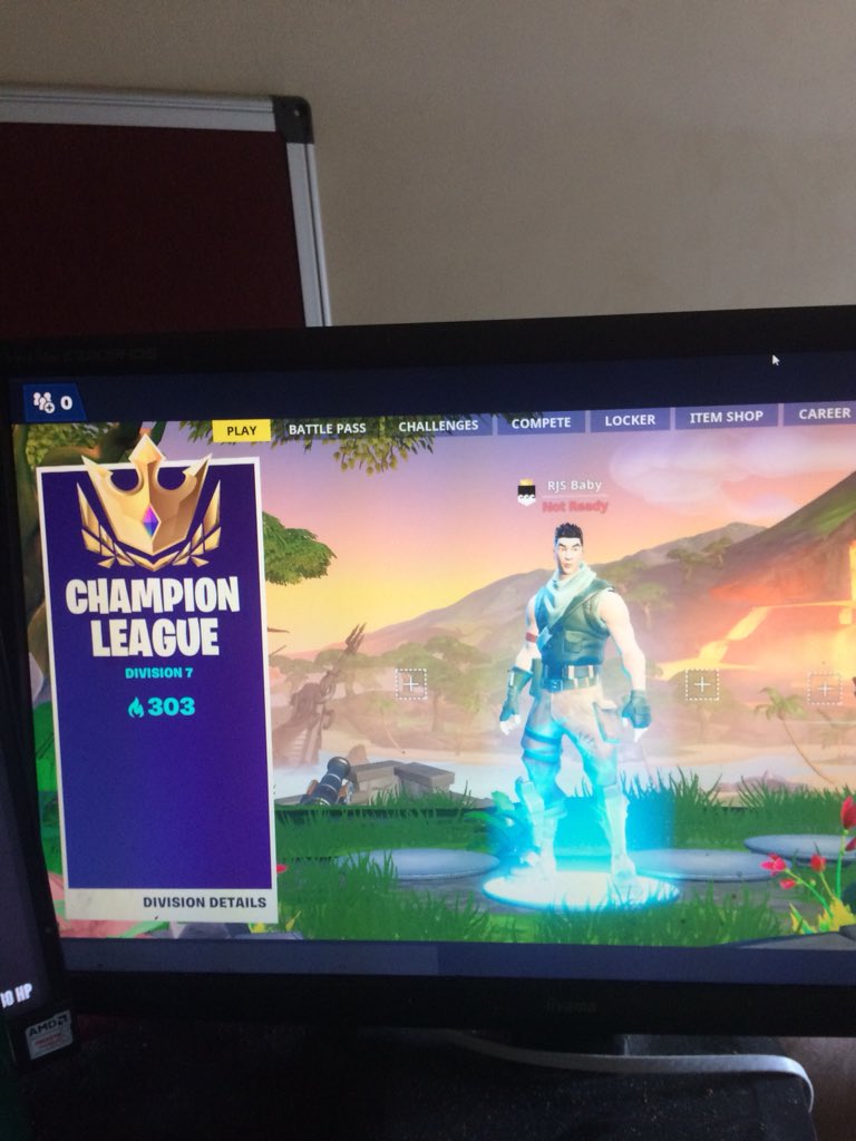 RamboJS's tweet photo. Got my second account to champs! Shout out to the guy in my last game chasing me up idiot mountain, only for me to impulse him off 😂😂 https://t.co/kFPLucQf4o