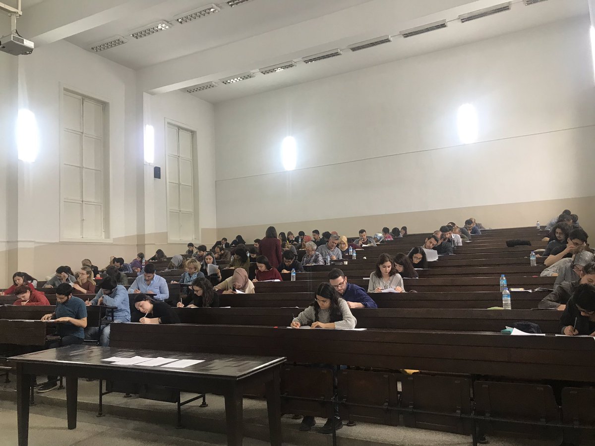yerikel's tweet photo. ...
Bugün Ankara Hukuk Fakültesi’ndeyiz ...
Arabuluculuk Sınavı 
yapıyoruz 
Dolu Dolu iki sınıf ... ikiyüz kırkbeş hukuk fakültesi öğrencisi 
ne muhteşem bir şey 
ne mutluluk verici 
anlattık ... şimdi de onları dinliyoruz kalemlerinden 
Başarılar Diliyorum Tüm Gençlerimize ... https://t.co/kryHIhg4Jw